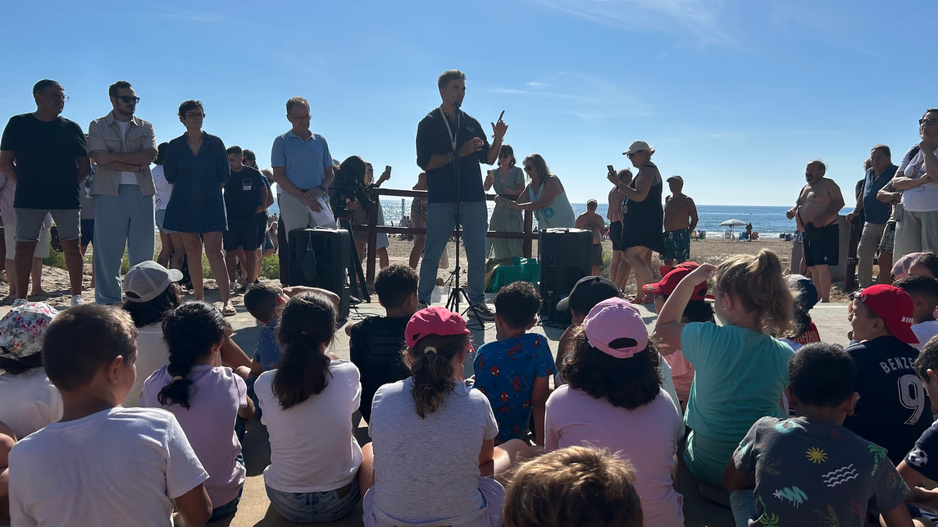 Suelta de tortugas bobas de la Fundación Azul Marino en la playa del Cargador de Alcossebre — imagen 1