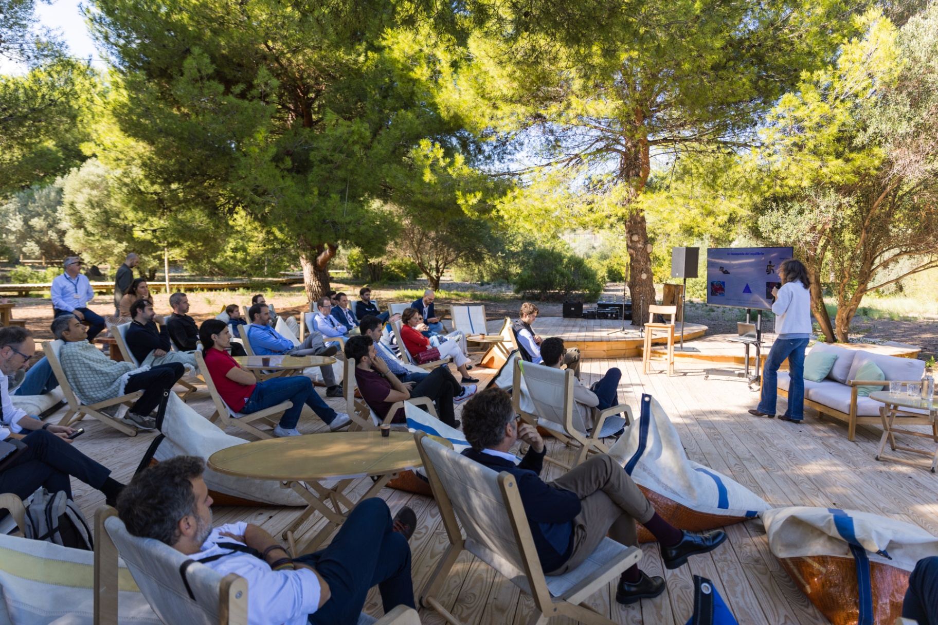 Sala de reuniones corporativa con tecnología avanzada en Bellver Blue Tech Zone, Oropesa del Mar