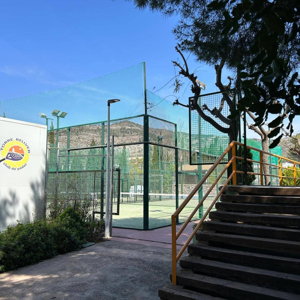 <p>Team<em>work</em></p>